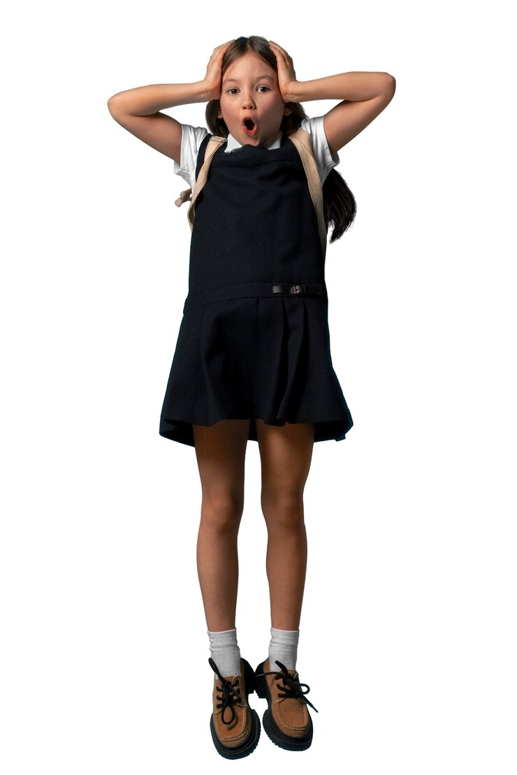 免費 PSD 一個穿著制服的年輕女學生的肖像