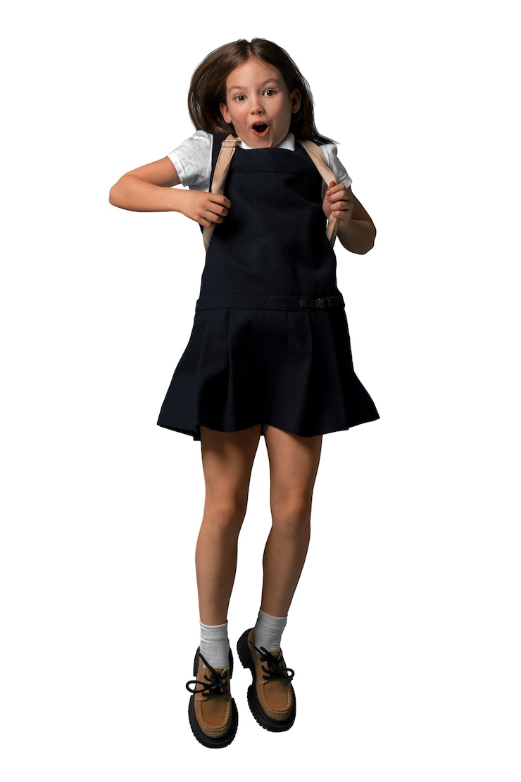 免費 PSD 一個穿著制服的年輕女學生的肖像