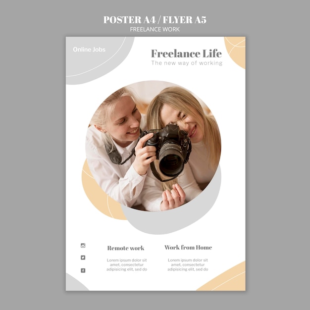 PSD gratuito modello di poster per lavoro freelance con fotografa donna