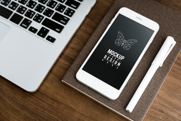 PSD gratuito modello di mockup dello schermo del telefono cellulare premium