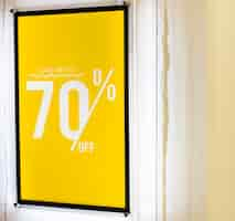 PSD gratuito saldi fino al 70% di sconto sul mockup del poster