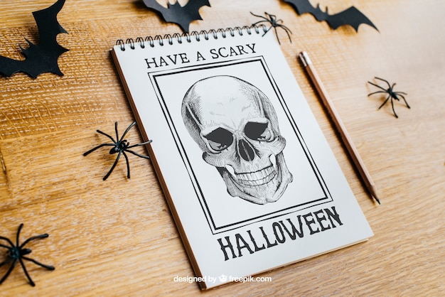 PSD gratuito mockup spaventoso di halloween con il blocchetto per appunti