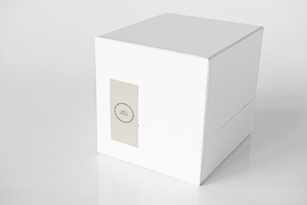 シンプルな白い梱包箱模型