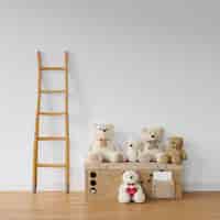 Бесплатный PSD Коллекция плюшевого мишки на деревянной коробке и лестнице