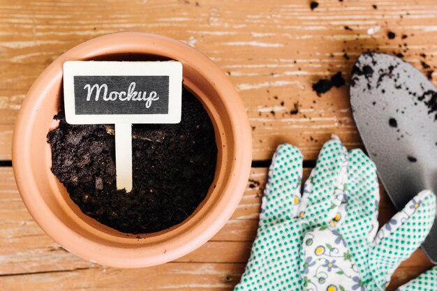 Download Free Psd Mock Up And Pot Filled With Soil