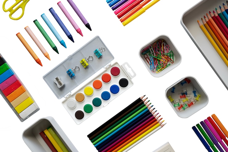 無料PSD オフィス用品のトップビューを隔離した