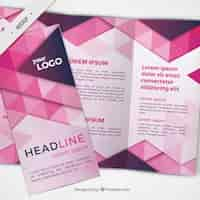 PSD gratuito trifold con triangoli rosa