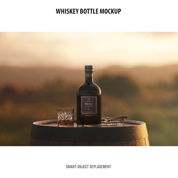 PSD gratuito bottiglia di whisky mockup