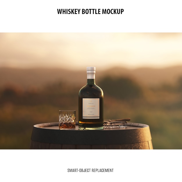 PSD gratuito bottiglia di whisky mockup