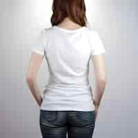 無料PSD 若い女性のバックビューの白い白いtシャツのテンプレート