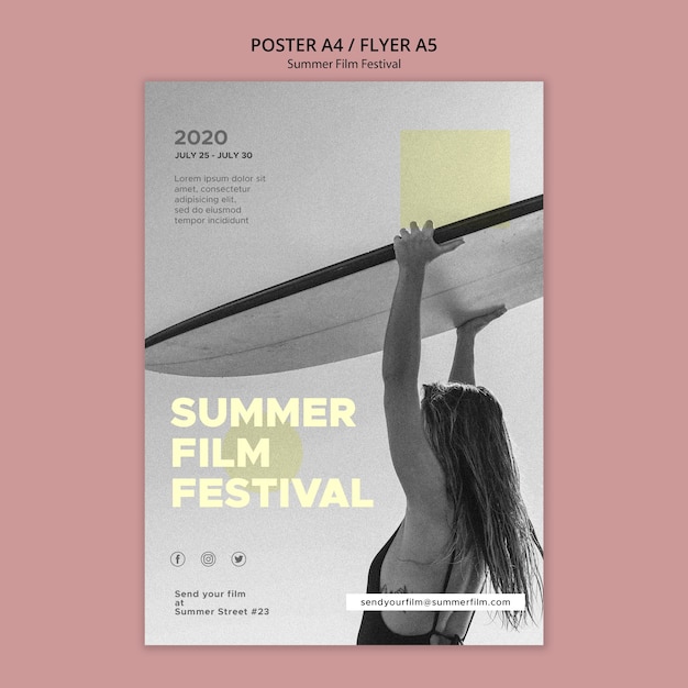 PSD gratuito donna con il modello del manifesto di festival cinematografico di estate del surf