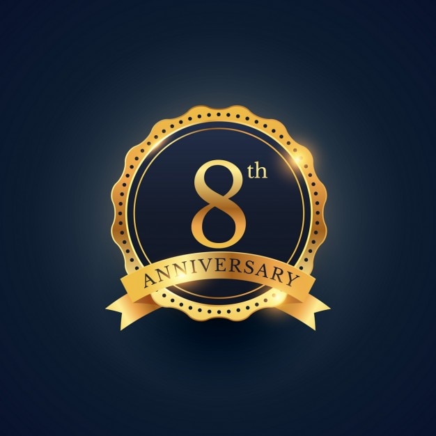 Бесплатное векторное изображение 8-я годовщина этикетки праздник значок в золотой цвет