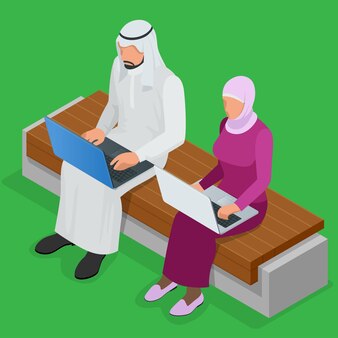 Арабский бизнесмен, работающий за ноутбуком арабская деловая женщина в хиджабе, работающая за ноутбуком