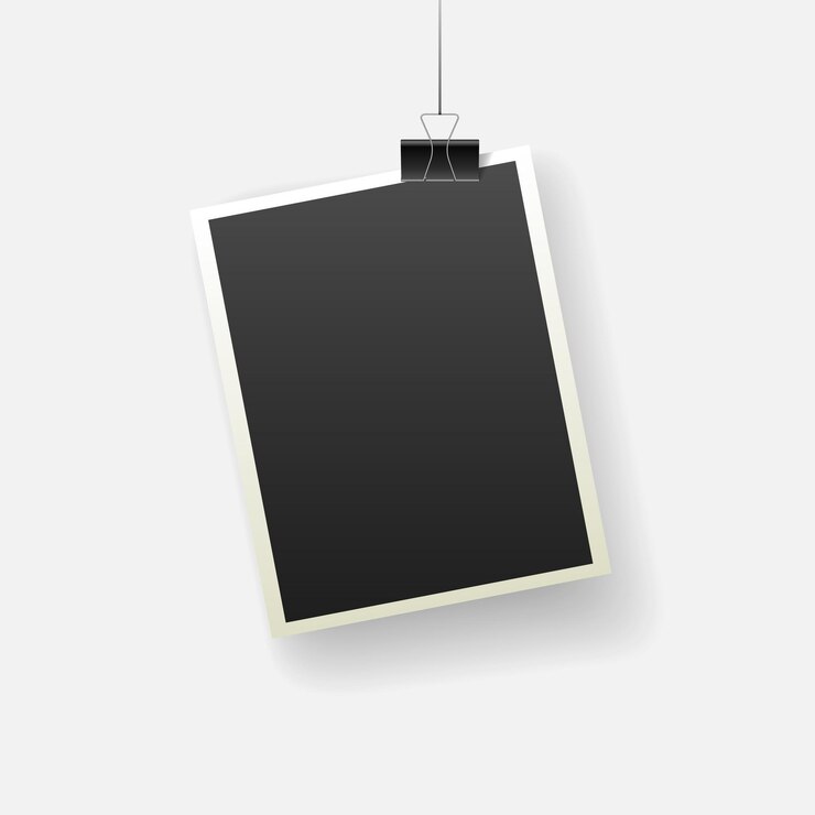 Free Vector blank photo frame set hanging on a clip retro vintage style