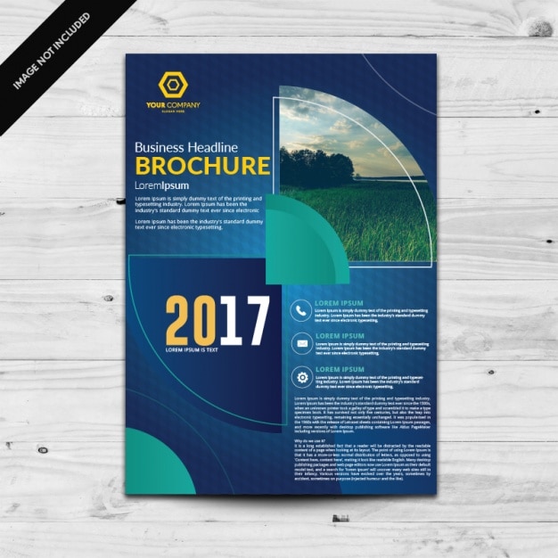 Vettore gratuito il design modello di brochure