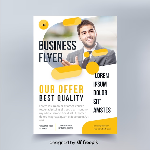 Free vector business flyer template with photo