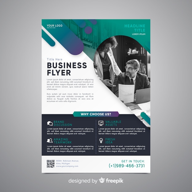 Free vector business flyer template with photo