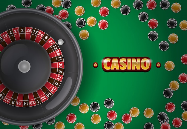 Iscrizione, roulette e patatine del casinò su fondo verde.