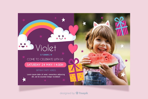 Vettore gratuito modello dell'invito di compleanno dei bambini con l'immagine