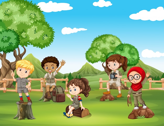 Бесплатное векторное изображение Дети веселятся в поле