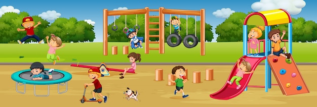 Bambini che giocano al parco giochi