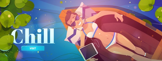 Холодный мультфильм веб-баннер молодая женщина в бикини, лежа на деревянной лодке, слушая музыку, летние каникулы, иллюстрация
