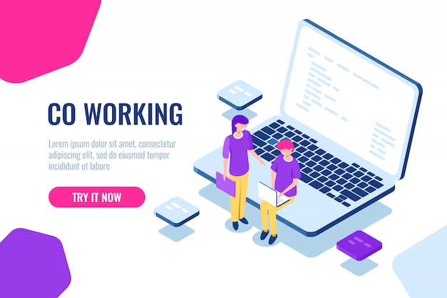 Collaborazione isometrica, spazio coworking, programmatore per giovani, laptop con codice programma