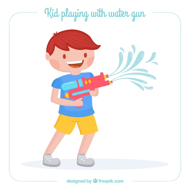 Симпатичный мальчик, играющий с водяным пистолетом