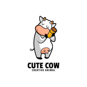 Симпатичная корова талисман мультяшном стиле шаблон логотипа
