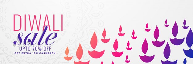 Рекламный баннер Diwali со многими красочными diya