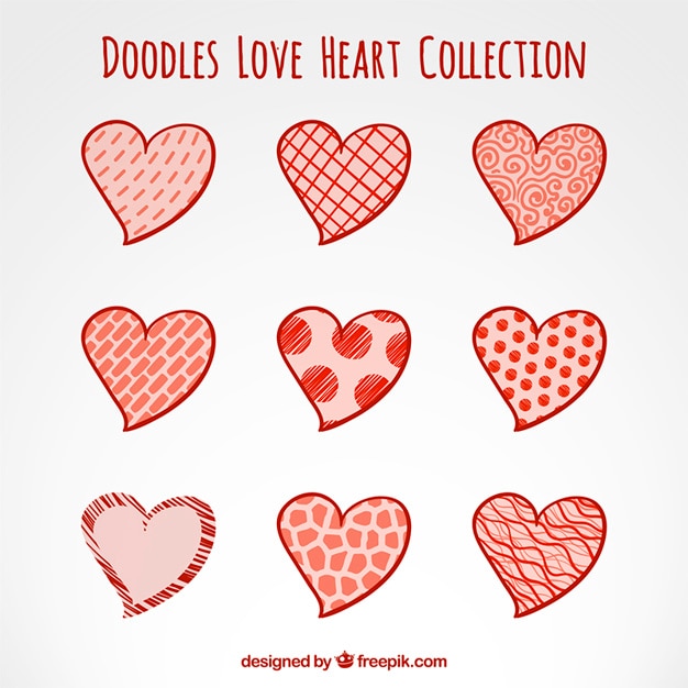 Vettore gratuito doodles love collection cuore