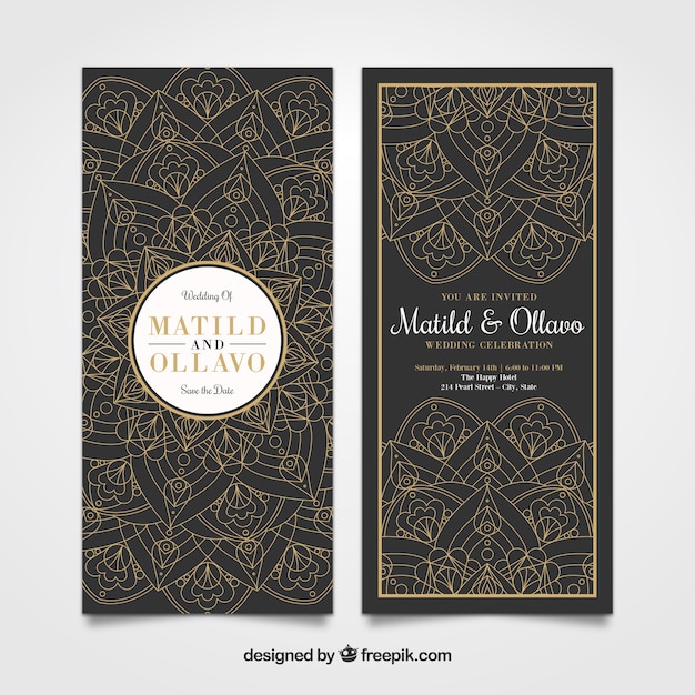 Free vector elegant wedding invitation with golden mandalas