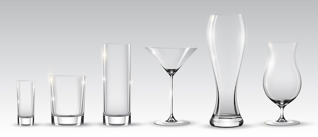 Пустые реалистичные очки для различных алкогольных напитков и коктейлей на сером фоне изолированы