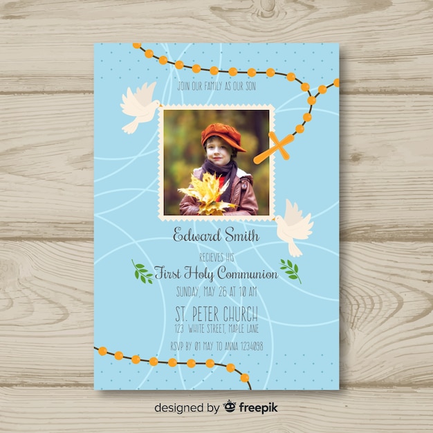 Free vector first communion invitation template with hoto