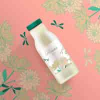 Free vector floral tea in a plastic bottle