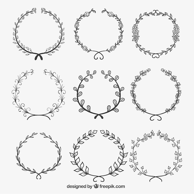Free vector floral wreaths in sketchy style