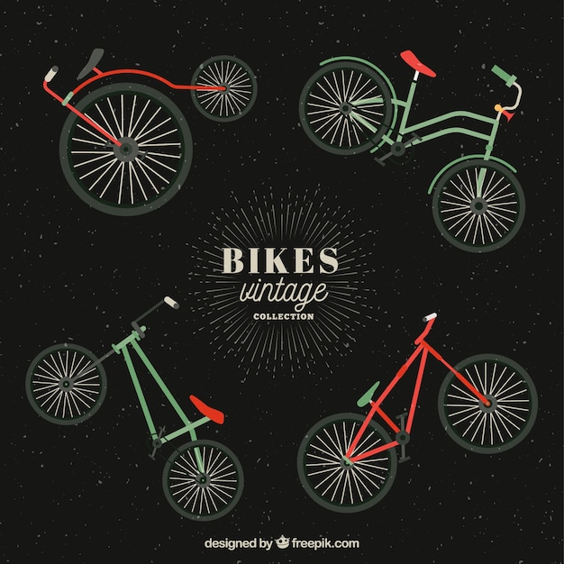 Четыре старинных велосипеда в плоском дизайне