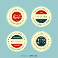 Vettore gratuito quarta collezione di badge del luglio