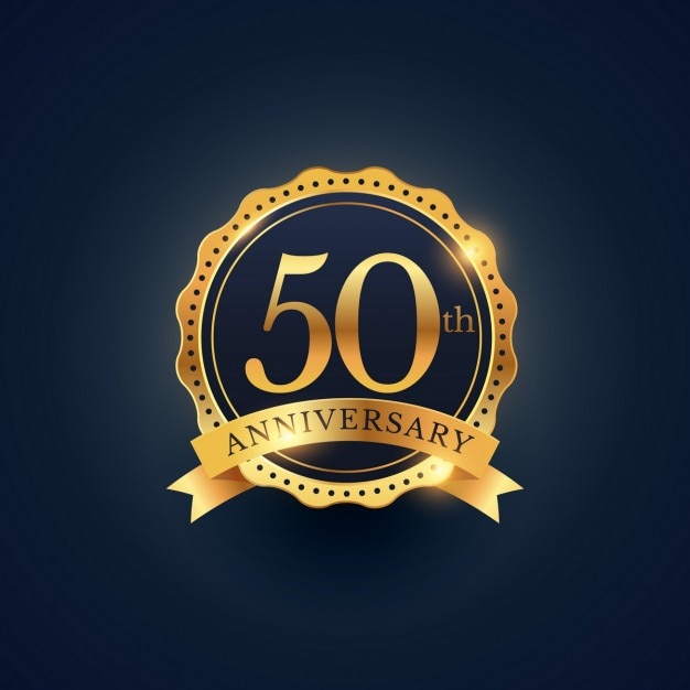 無料ベクター 黄金色の50周年のお祝いバッジのラベル