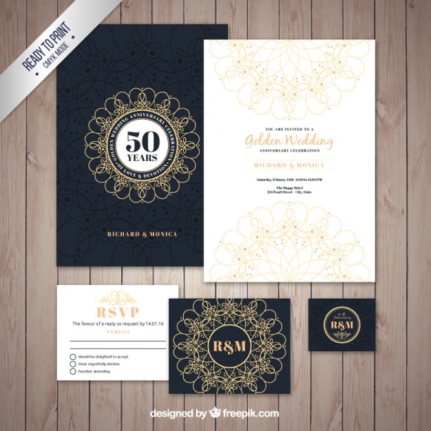 Free vector golden wedding brochure pack