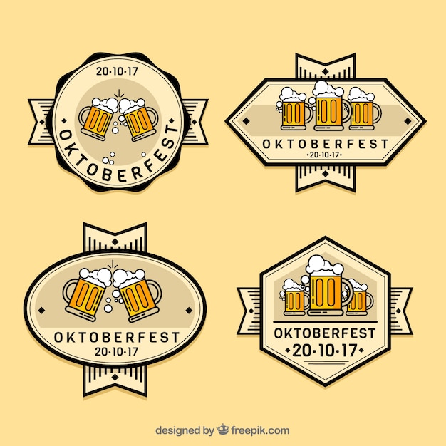 Free vector hand drawn badges with beer mugs