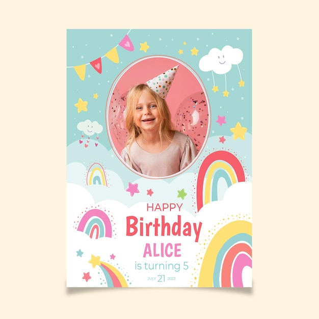 Vettore gratuito modello di invito compleanno arcobaleno disegnato a mano con foto