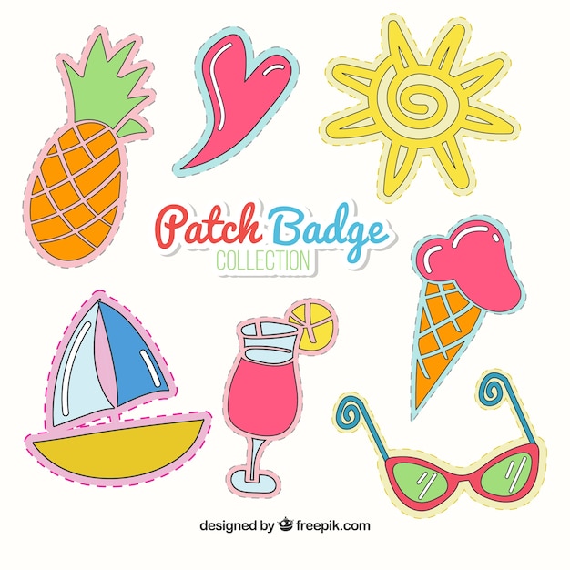 Vettore gratuito disegnati a mano badge di patch estivi