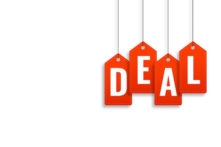 Free Vector hanging deal tag for shopping sale and discount vector