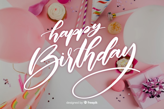 Free vector happy birthday lettering with balloons