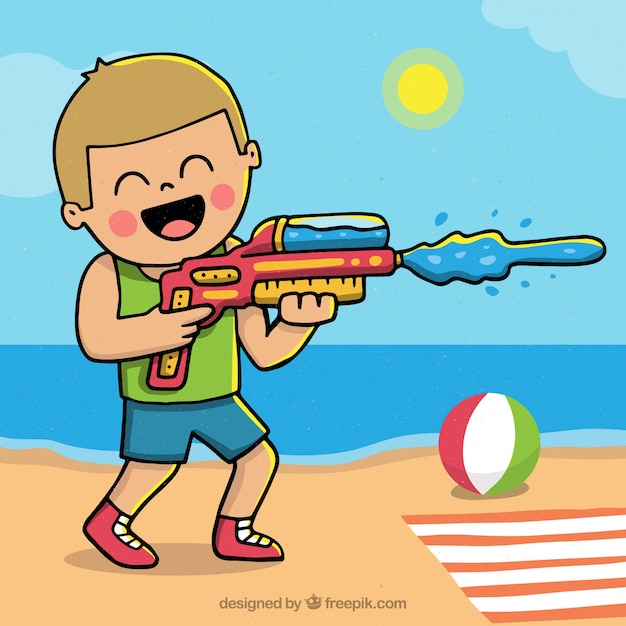 水の銃でビーチで遊ぶハッピーボーイ
