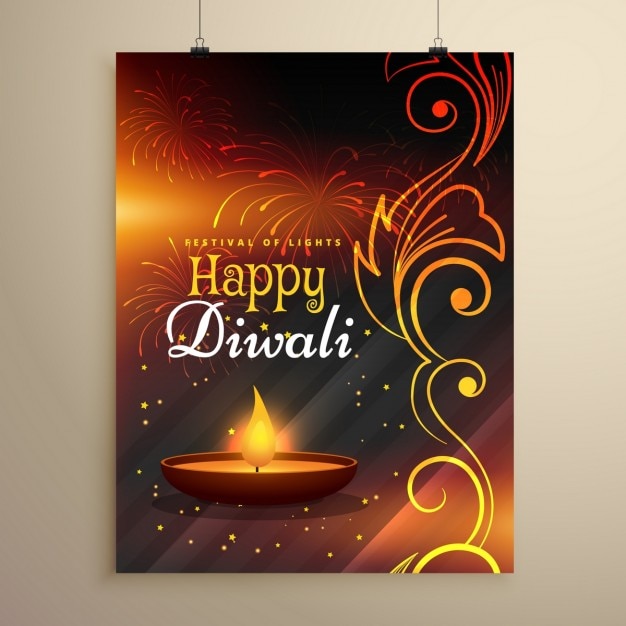 Vettore gratuito felice diwali augura flyer design con diya e decorazione floreale