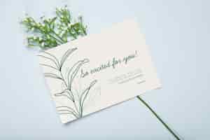 Free vector happy engagement card with flowers