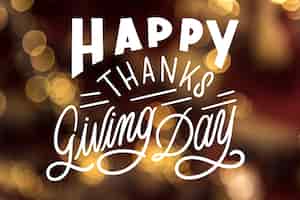 Free vector happy thanksgiving lettering on blurred background