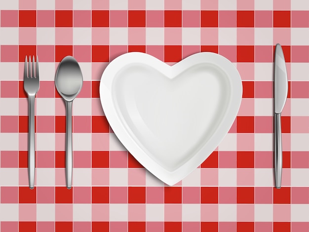 Vista superiore del piatto, della forchetta, del cucchiaio e del coltello a forma di cuore